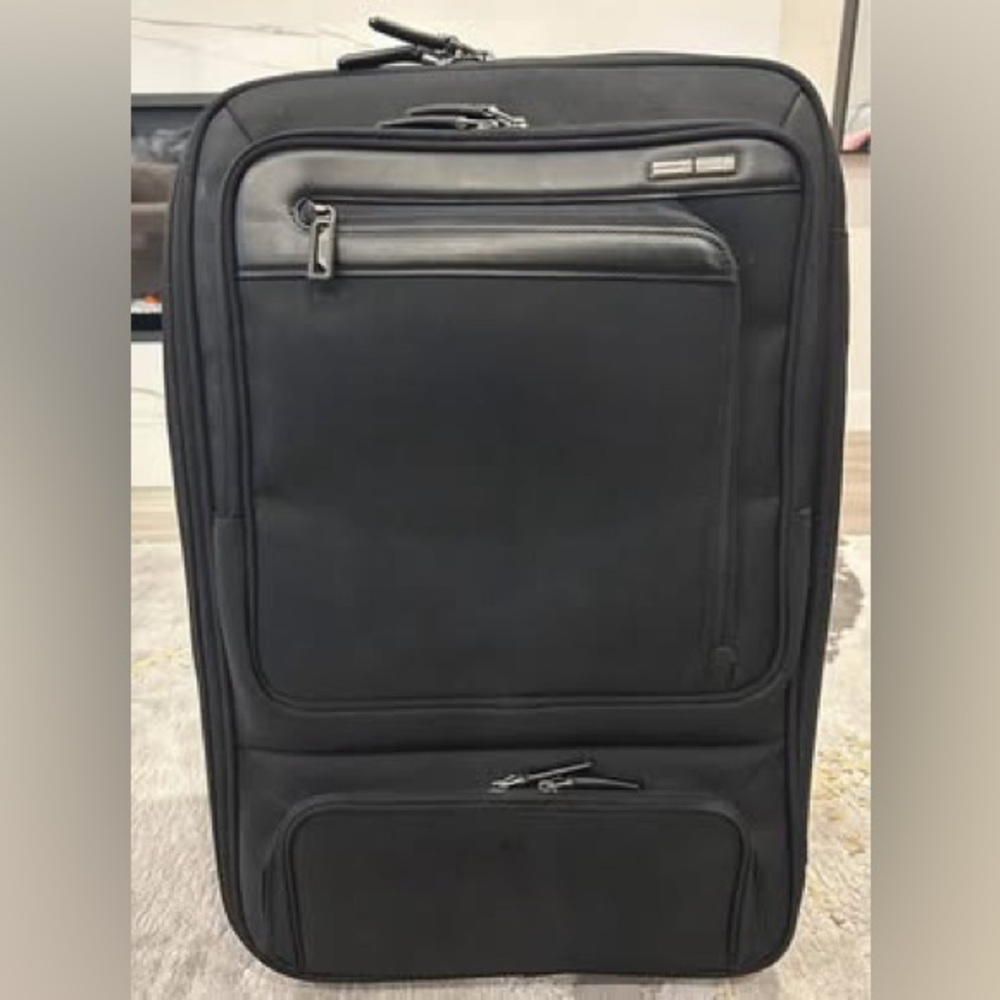 Zero Halliburton luxury carry on with grommet